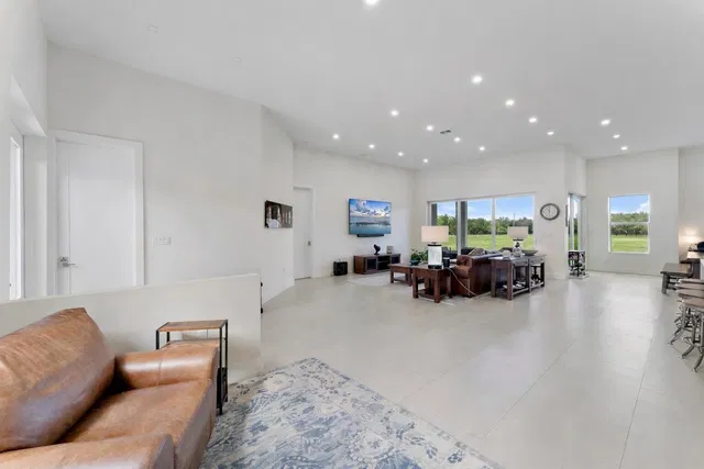 Residence photo 3