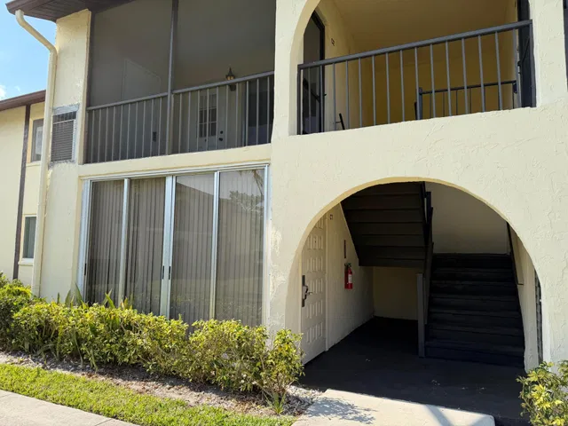 Unit C-2 photo 7