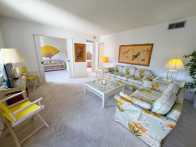 Unit C-2 photo 15