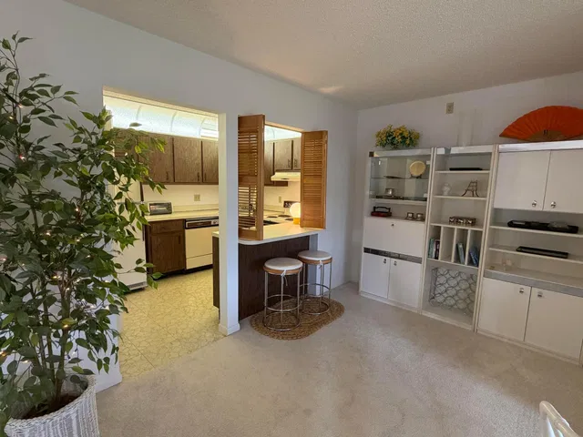 Unit C-2 photo 17