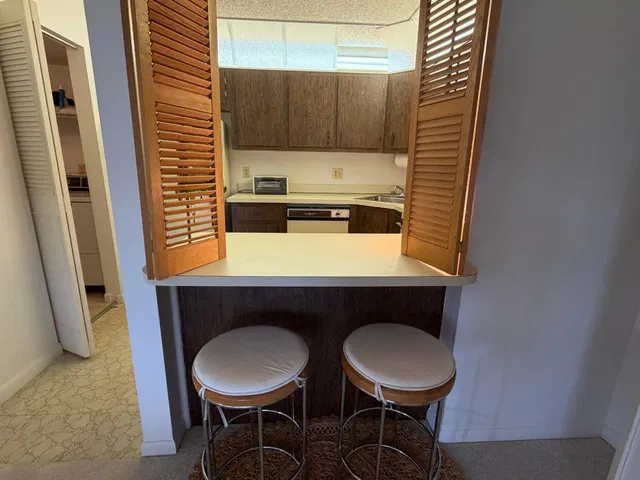 Unit C-2 photo 19