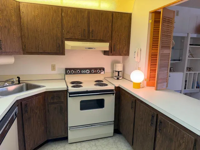 Unit C-2 photo 20