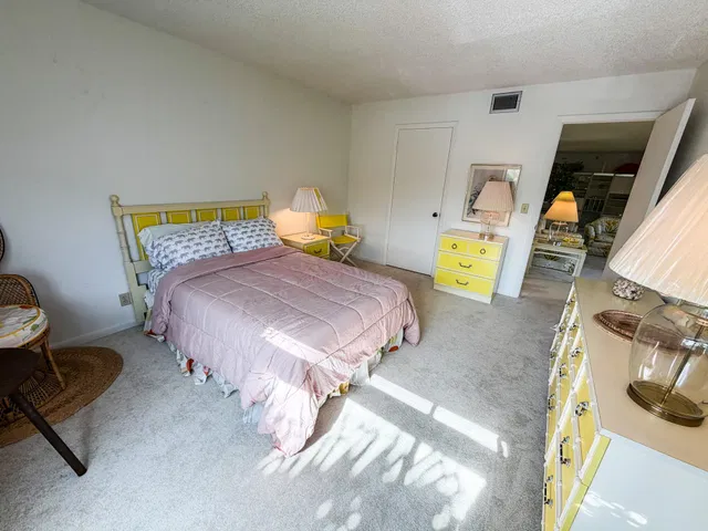 Unit C-2 photo 29