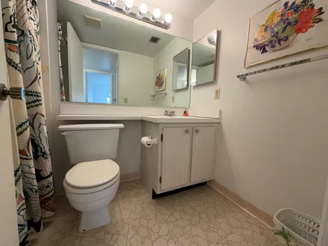Unit C-2 photo 33