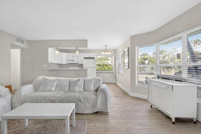 Singer Island Residence photo 9