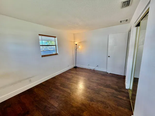 Residence photo 12