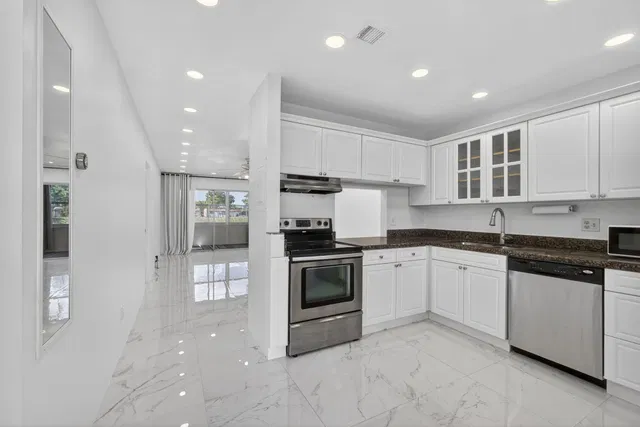Residence photo 3