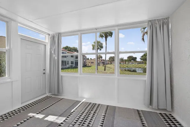 Residence photo 11