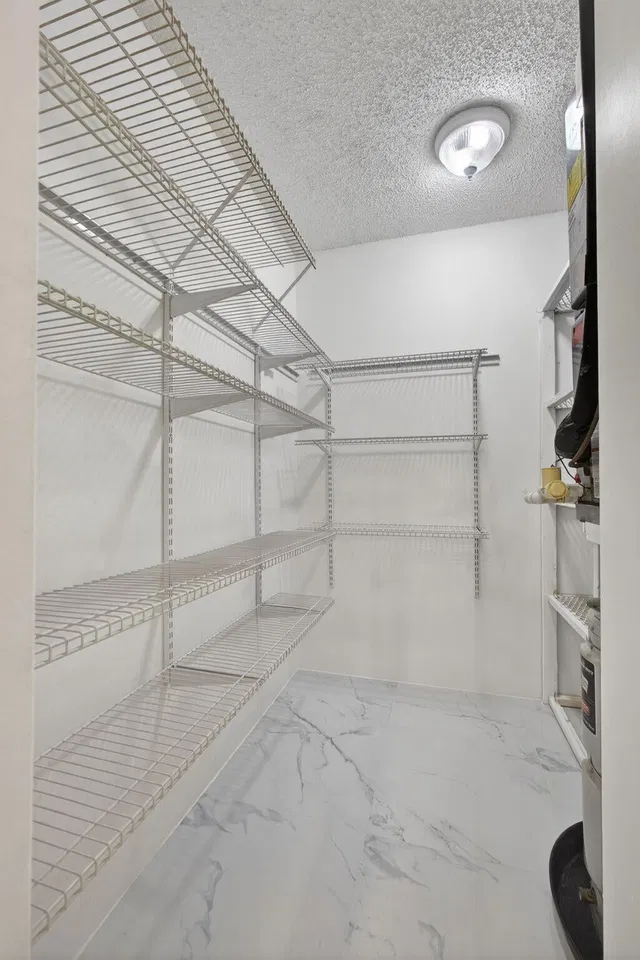 Residence photo 19