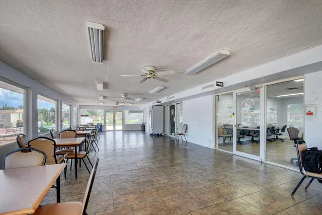 Residence photo 32