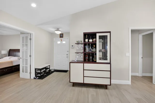 Residence photo 2