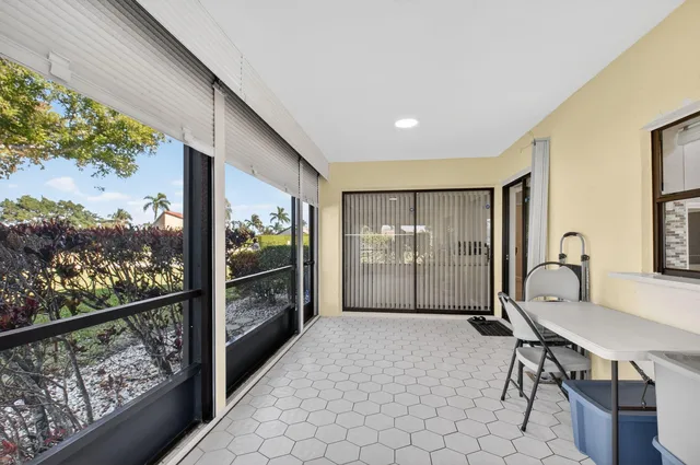 Residence photo 25