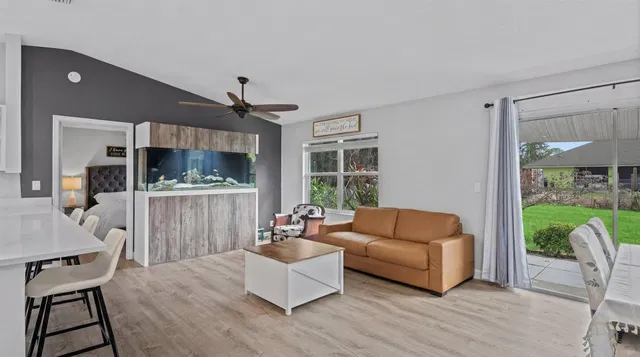  Residence photo 11