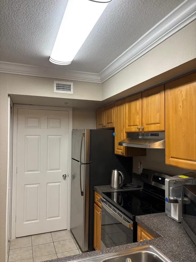 Unit 204 photo 3