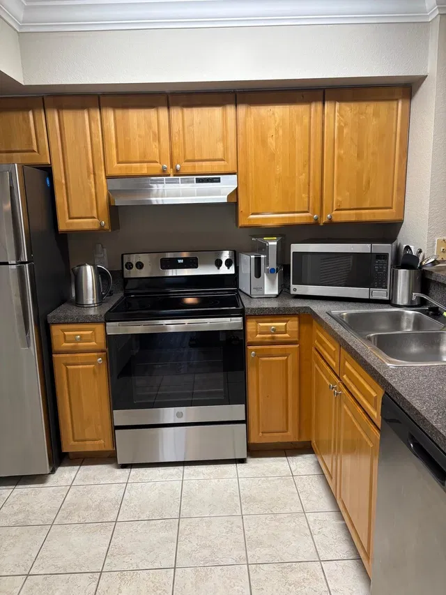 Unit 204 photo 4