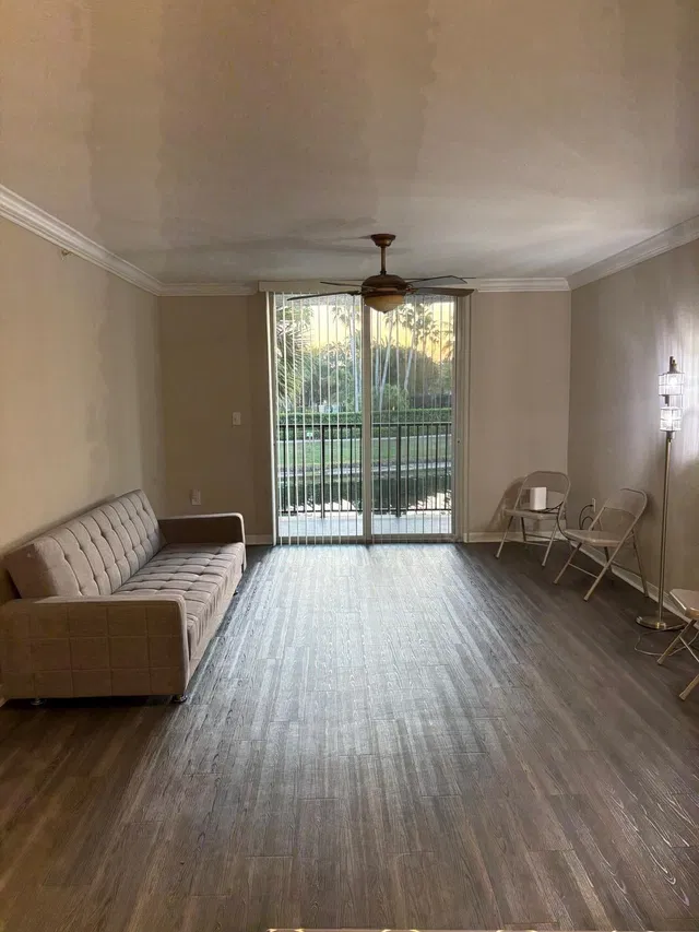 Unit 204 photo 5