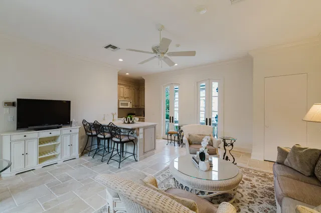 Residence photo 65