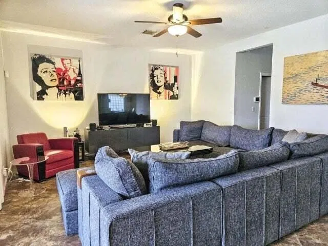 Residence photo 5