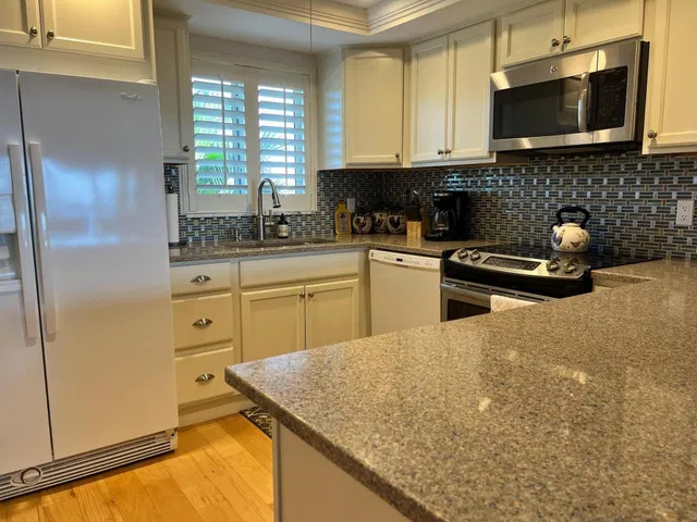 Unit 308 photo 9