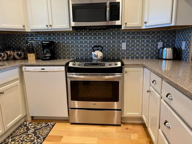 Unit 308 photo 10