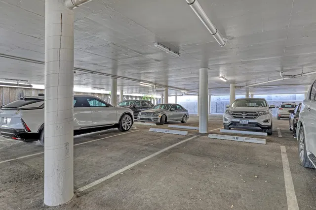 Unit 508 photo 11