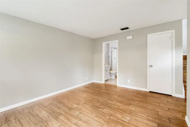 Unit B photo 19