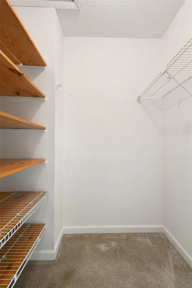 Unit B photo 30