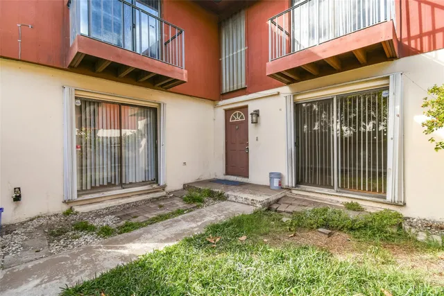 Unit B photo 32