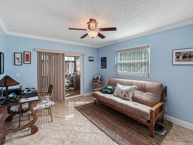 Residence photo 8