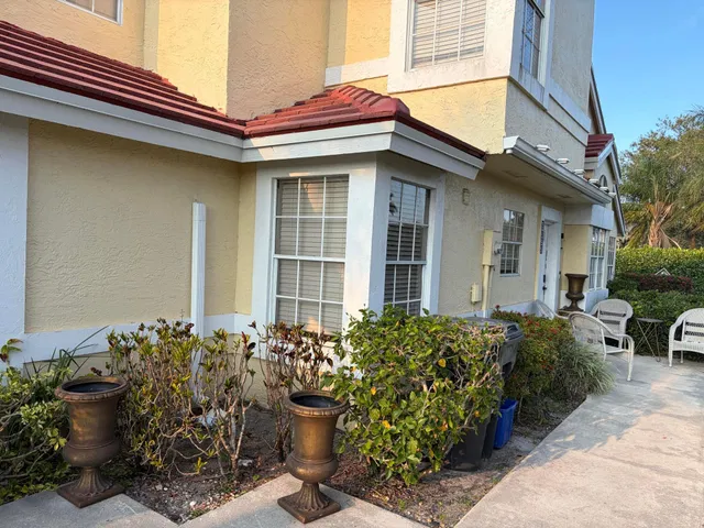  Residence photo 15