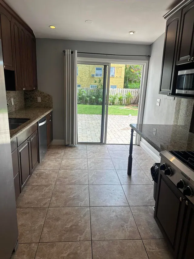 West Palm Beach Residence photo 11