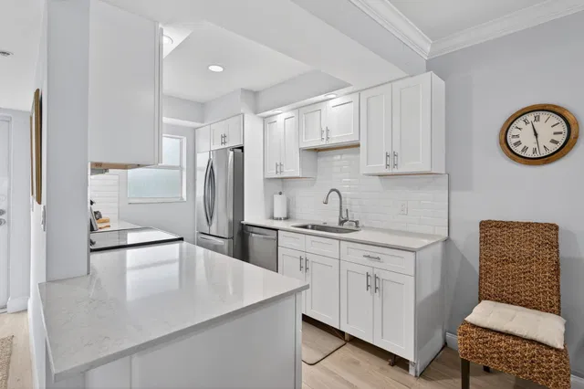 Sea Gate Palm Beach Unit 302 photo 8