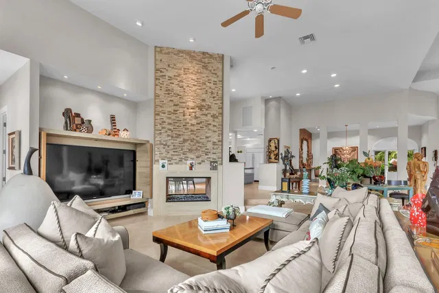 Frenchman's Creek Residence photo 25