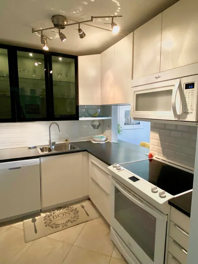 Unit 204 photo 2