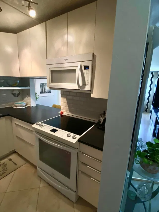 Unit 204 photo 3