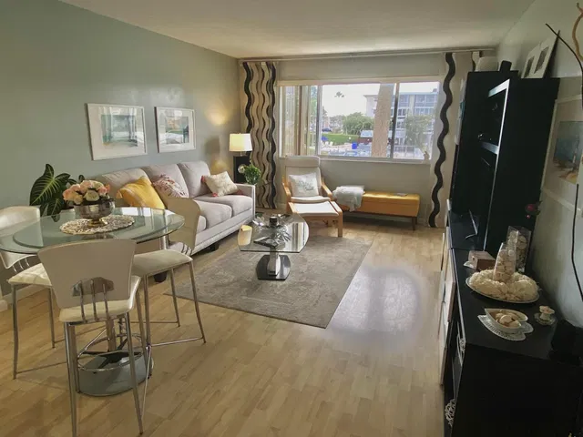Unit 204 photo 6