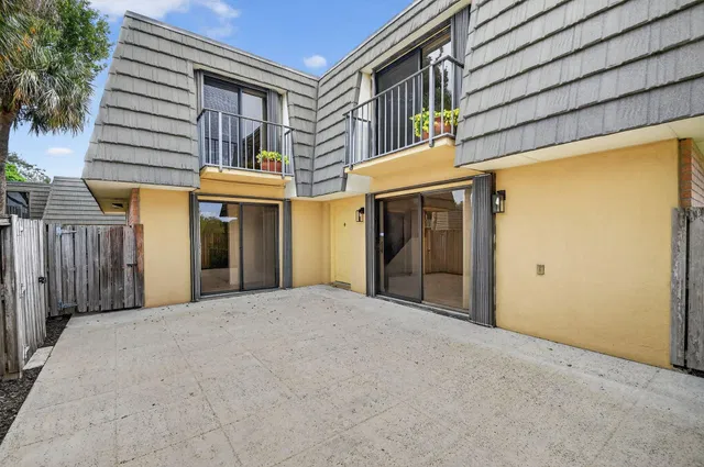  Residence photo 8