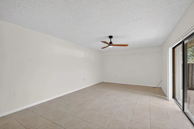  Residence photo 9