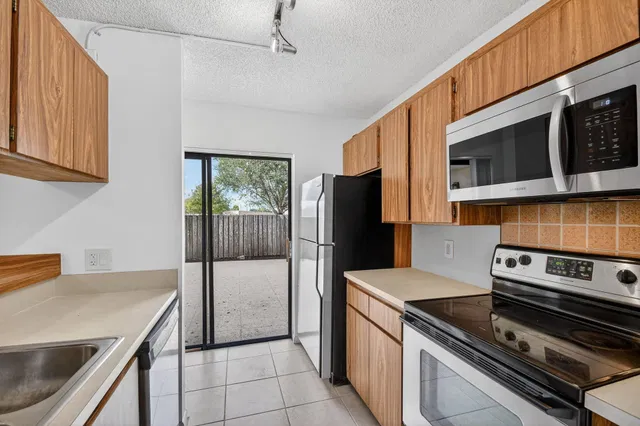  Residence photo 17