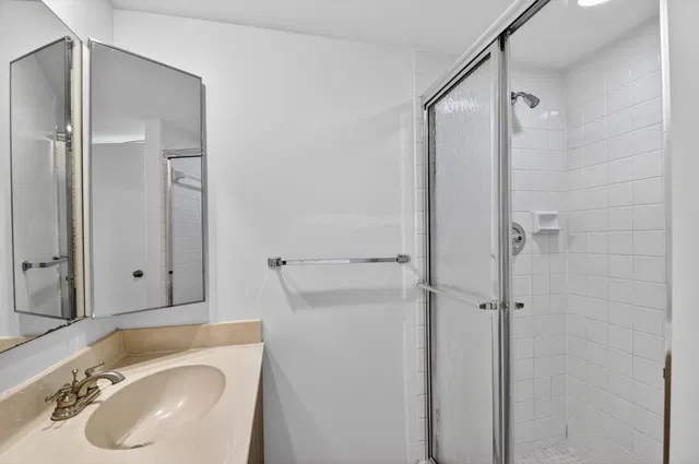  Residence photo 30
