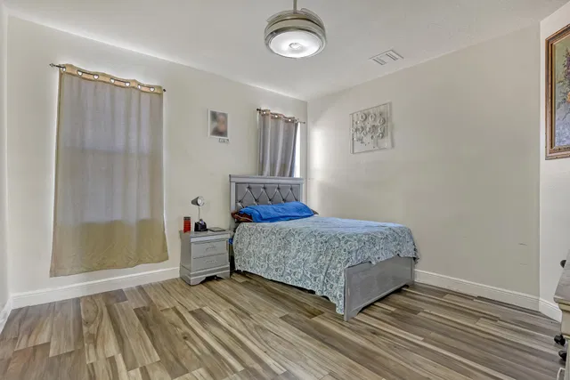  Residence photo 51
