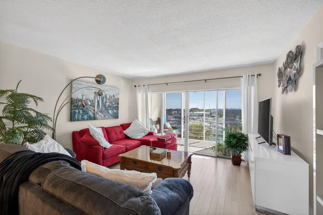 Unit 505 photo 12