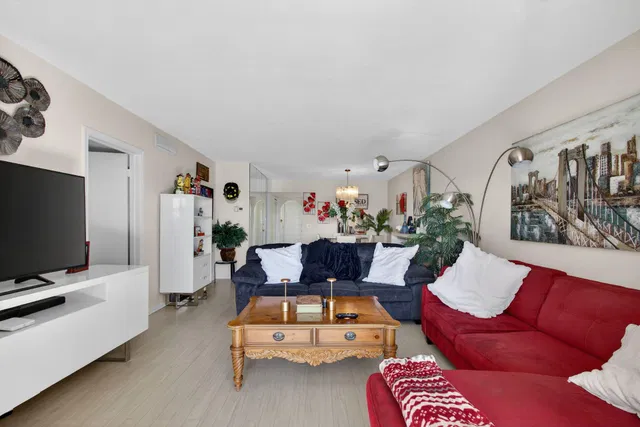 Unit 505 photo 14