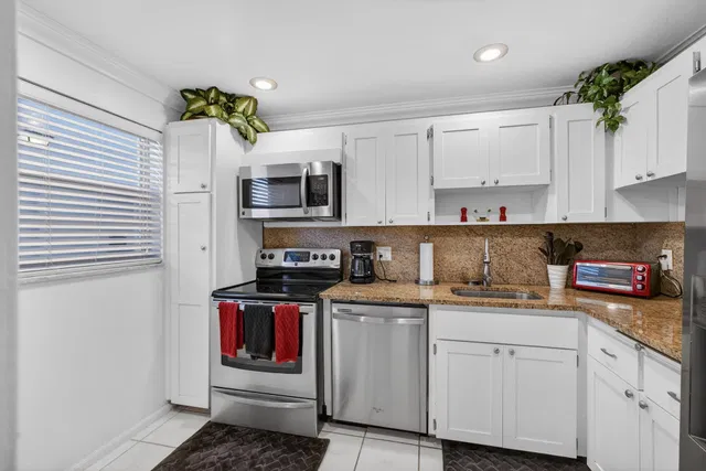 Unit 505 photo 15