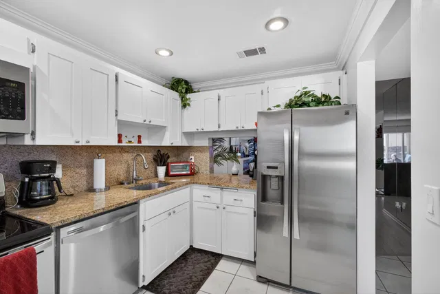 Unit 505 photo 16