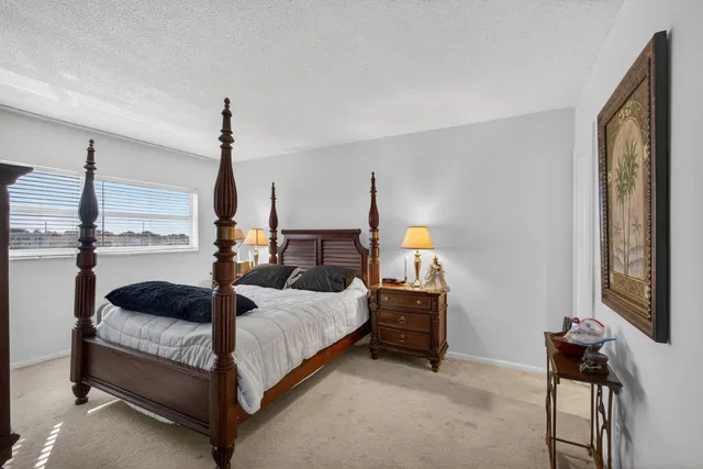 Unit 505 photo 22