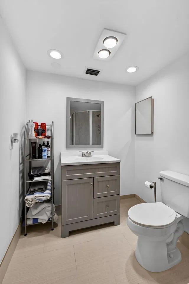 Unit 505 photo 23