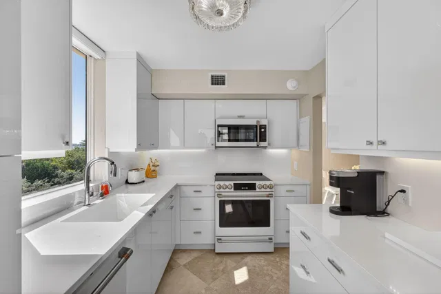 Eastpointe Singer Island Unit 3b photo 4