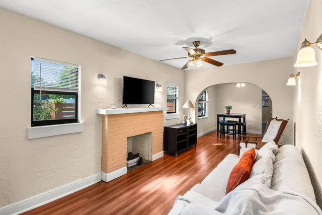 Residence photo 2
