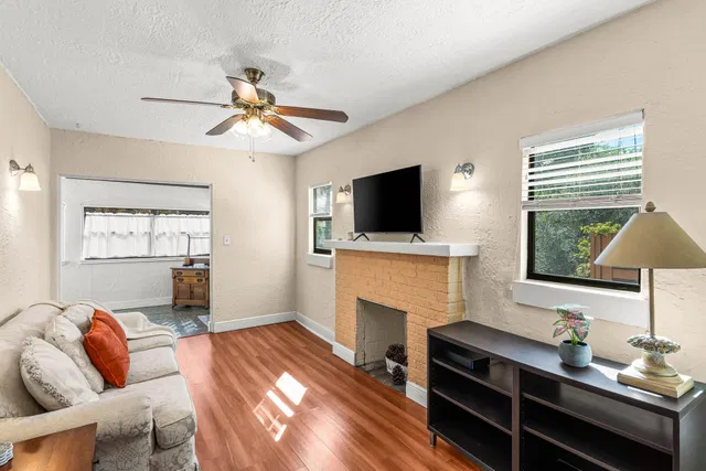 Residence photo 3